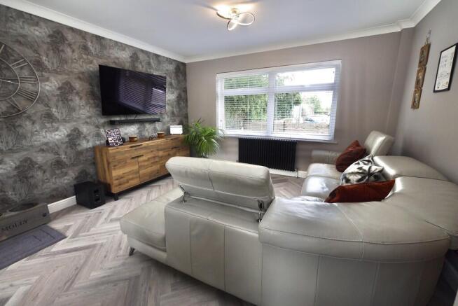 5 bed Detached for sale Image 5