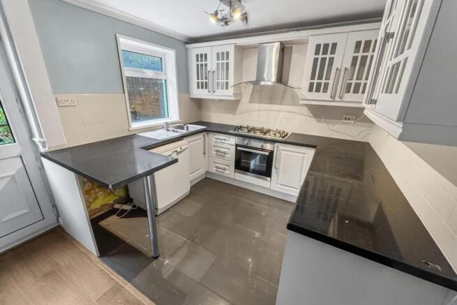 3 bed Terraced for sale Image 11