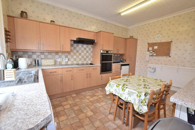 4 bed Detached for sale Image 6