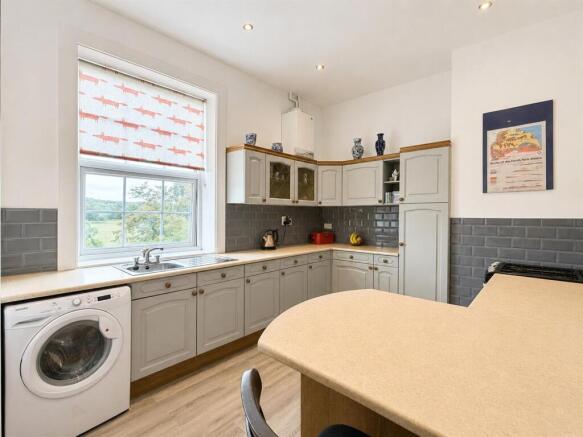 2 bed Flat for sale Image 5