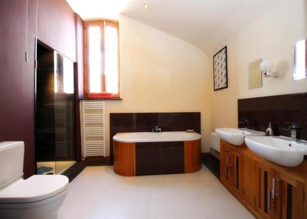 En-Suite Bathroom