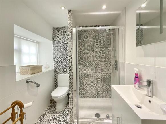 SHOWER ROOM
