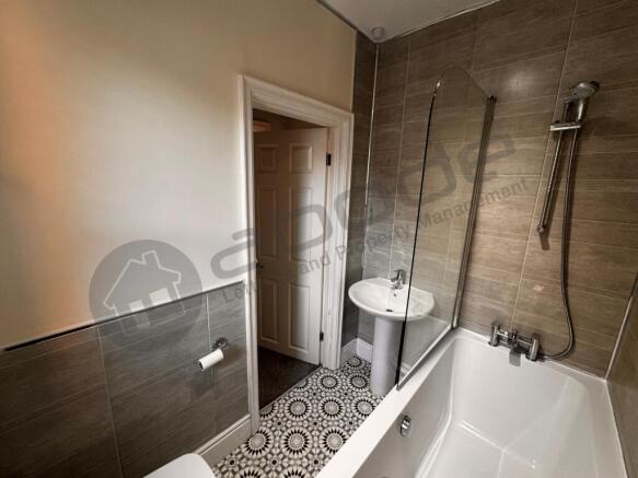 2 bed End of Terrace to rent Image 10