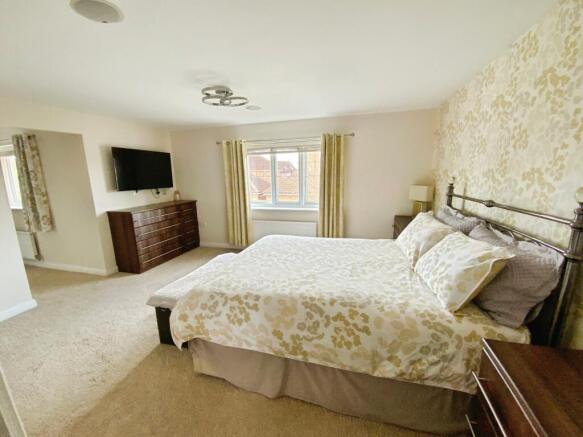 4 bed Detached for sale Image 9
