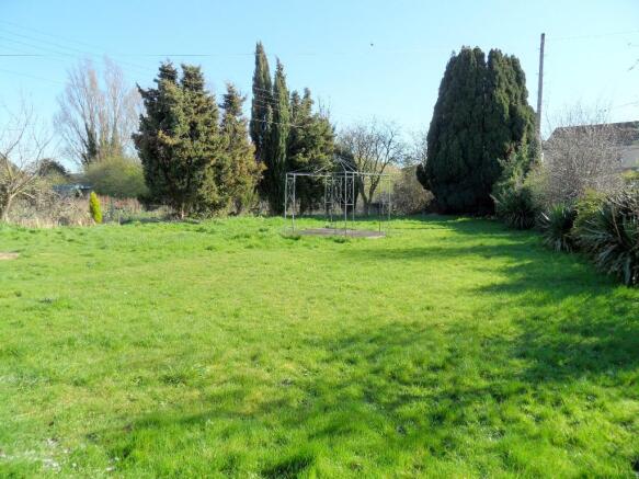 FRONT GARDEN