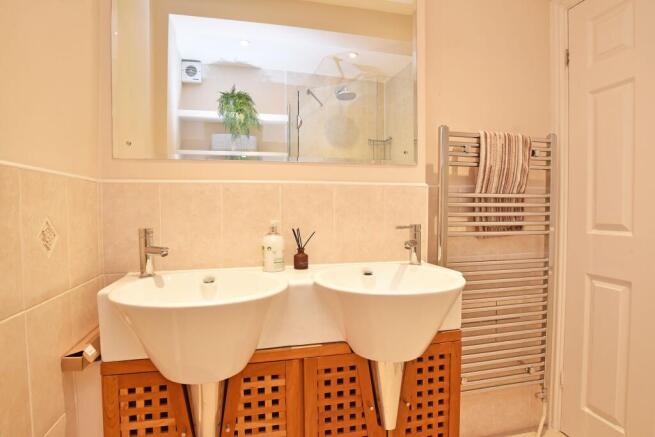 2 bed Flat for sale Image 8