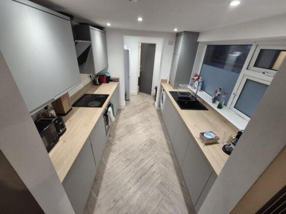4 bed House Share to rent Image 7