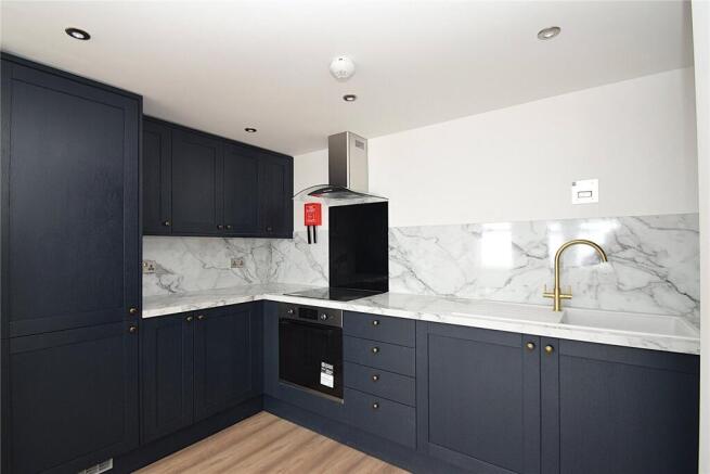 2 bed Apartment to rent Image 6