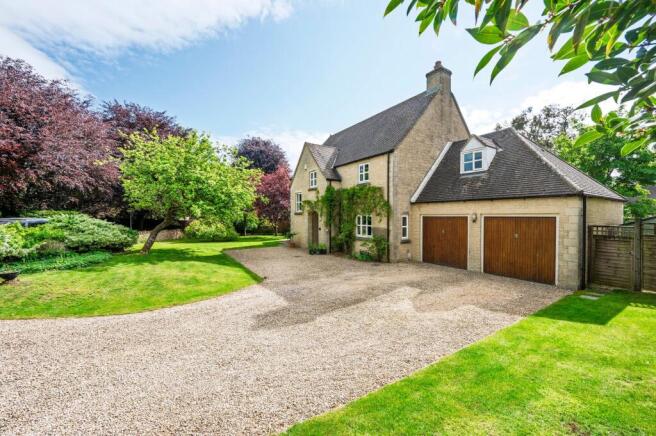 Garage & Driveway