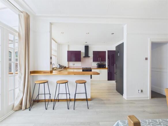 5 bed Terraced for sale Image 9
