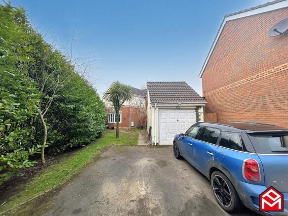 Garage / Driveway