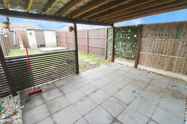 2 bed Terraced to rent Image 8