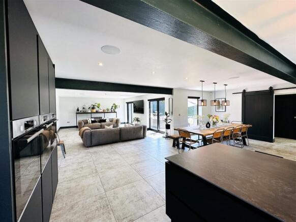 Kitchen3.jpg