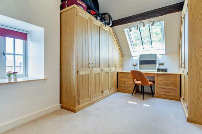 5 tr bedroom 3.jpg