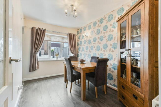 4 bed Semi-Detached for sale Image 12