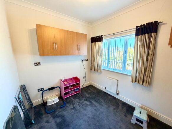 5 bed Detached for sale Image 12