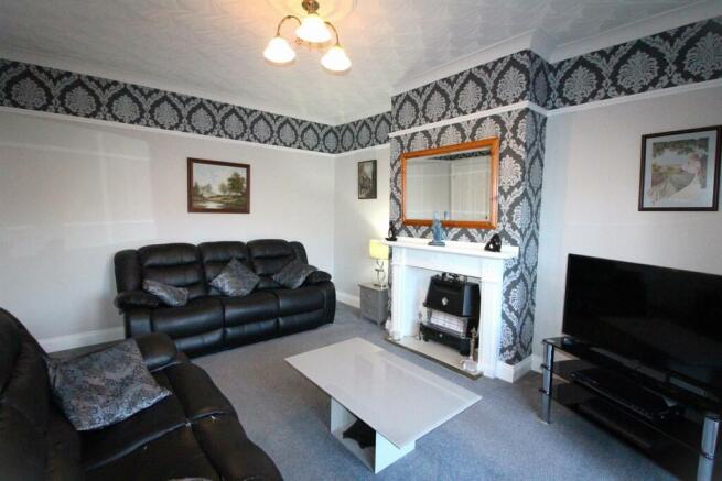 14 Chatsworth Gardens-Lounge2.JPG