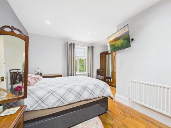 3 bed Terraced for sale Image 9