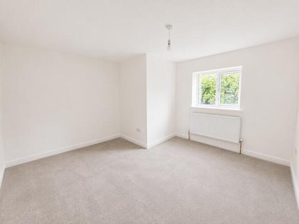 4 bed Detached for sale Image 9