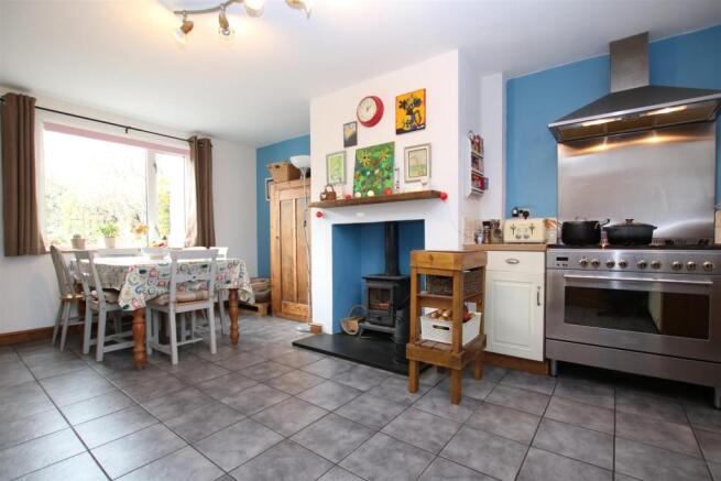 Kitchen Dining Room B.JPG