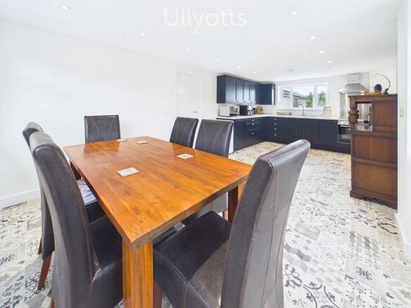 2 bed Detached Bungalow for sale Image 4