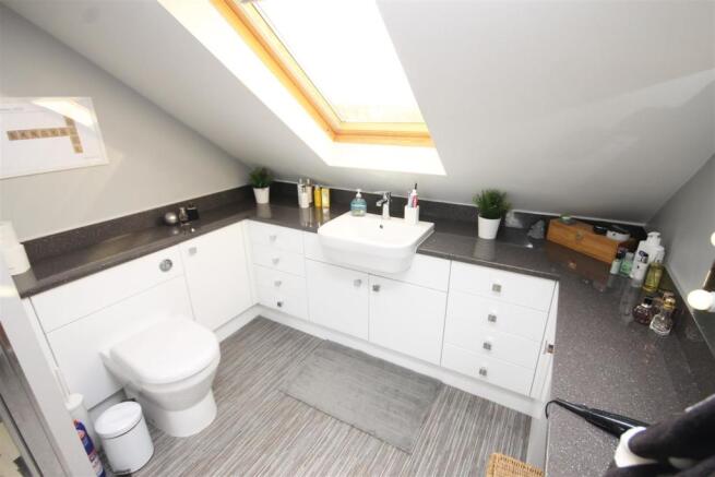ENSUITE SHOWER ROOM