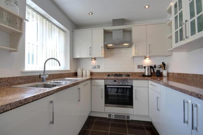 2 bed Apartment for sale Image 3