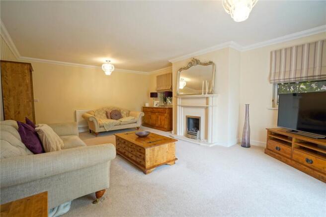 5 bed Detached for sale Image 9
