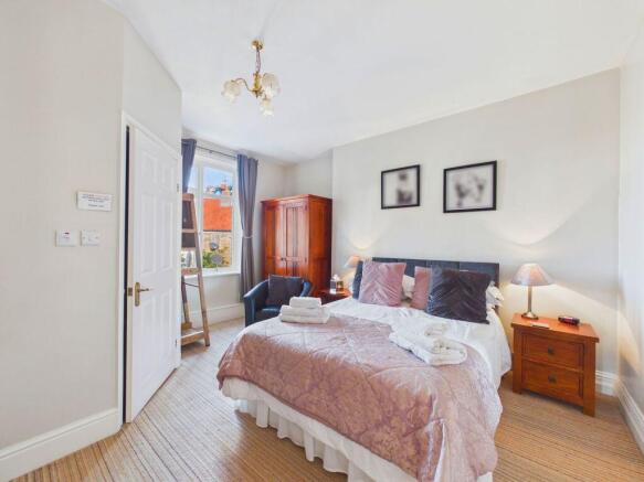 7 bed Semi-Detached for sale Image 5