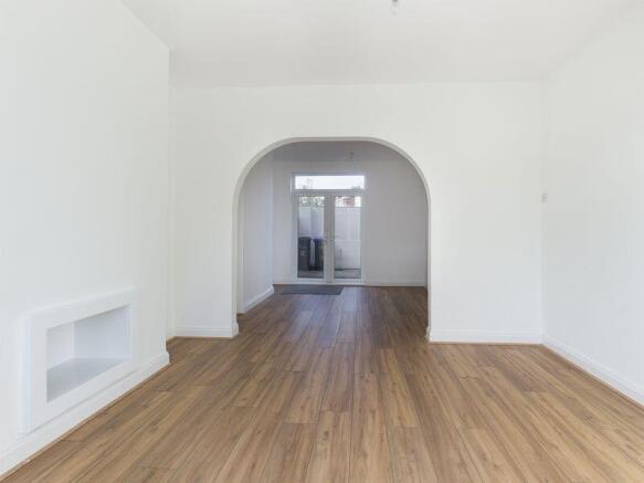 3 bed Terraced to rent Image 4