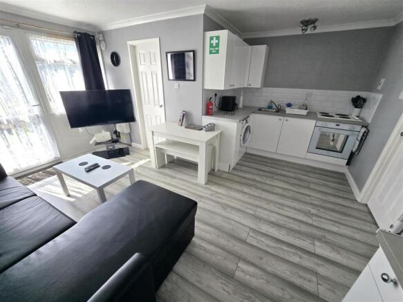 Lounge/Kitchen