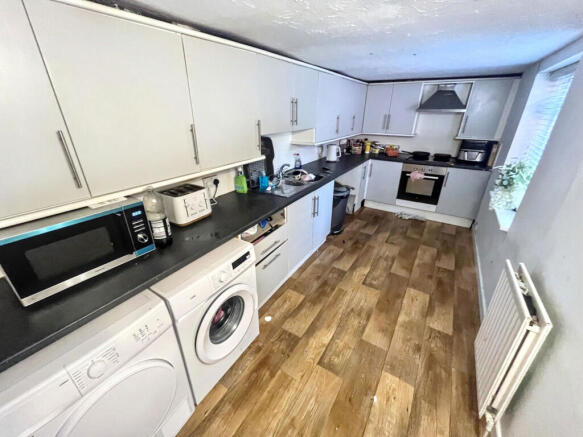 3 bed Semi-Detached for sale Image 6