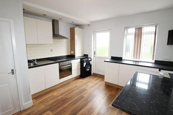 3 bed Semi-Detached for sale Image 8