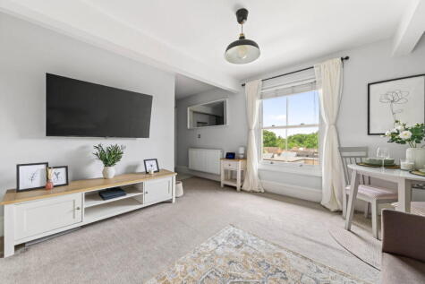Oak Hill, Surbiton, KT6 6DY