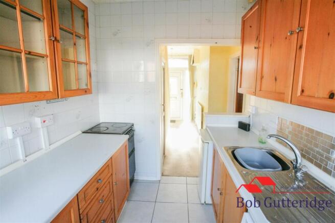 FITTED KITCHEN