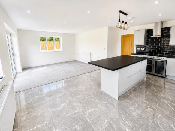 KITCHEN/ DINER/ FAMILY ROOM