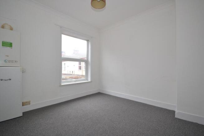 2 bed Terraced to rent Image 5