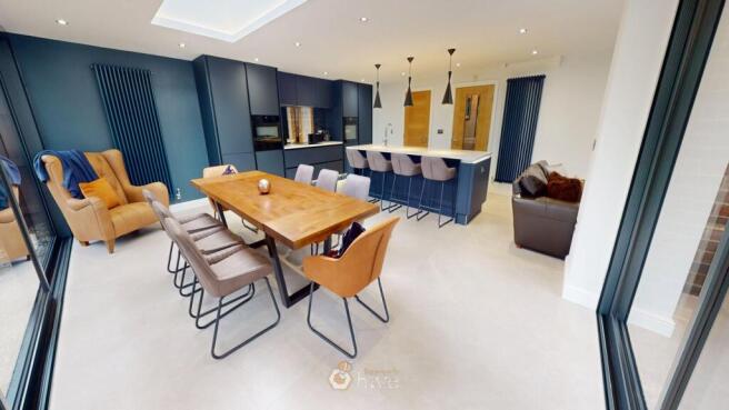 5 bed Detached for sale Image 5