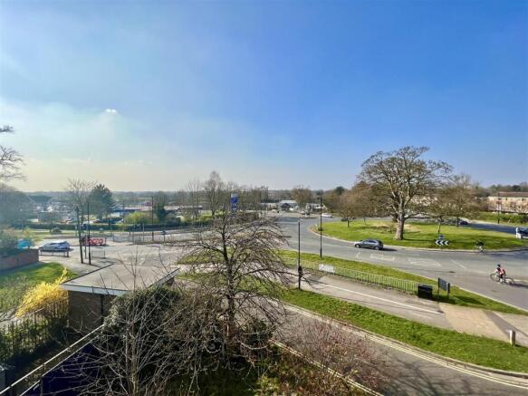 2 bed Apartment to rent Image 12