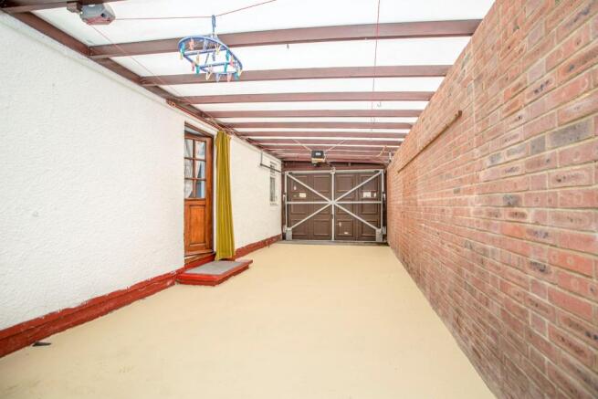 Carport with electri