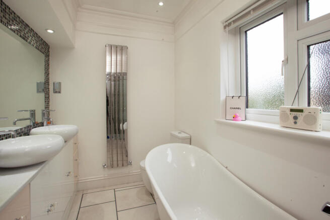 ENSUITE BATHROOM