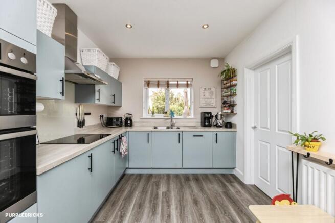 4 bed Detached for sale Image 9