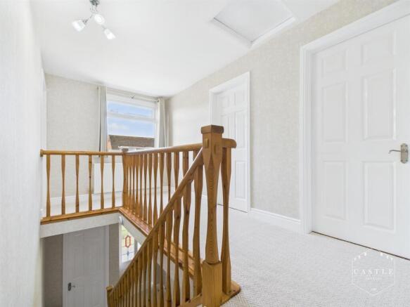 FIRST FLOOR LANDING