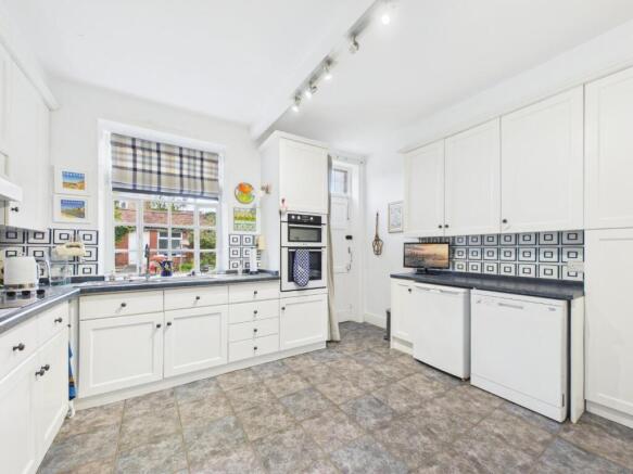 4 bed Semi-Detached for sale Image 6
