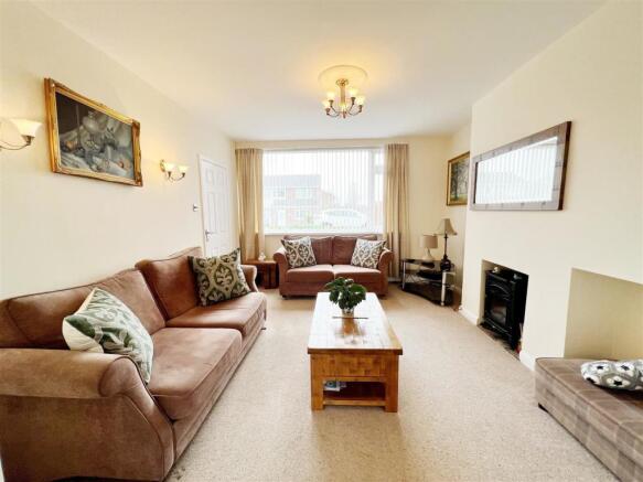 Lounge pic 3.jpg