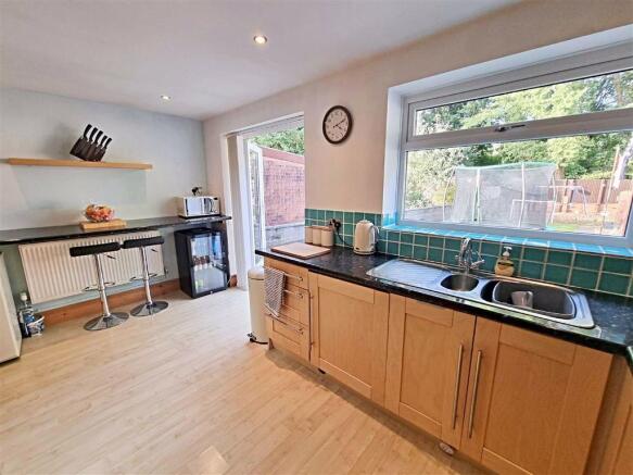 Kitchen/Breakfast Room
