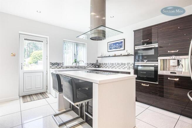 4 bed Detached for sale Image 4