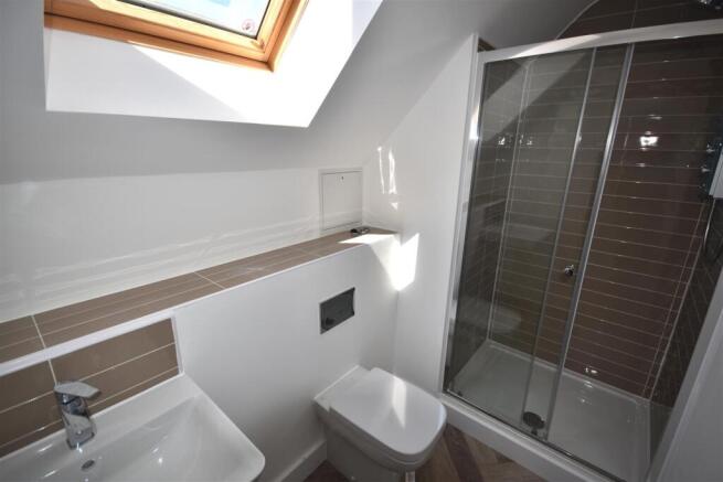 5 bed Detached for sale Image 11