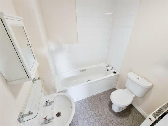 Bathroom Jubilee Gardens Best Letting Estate Agent