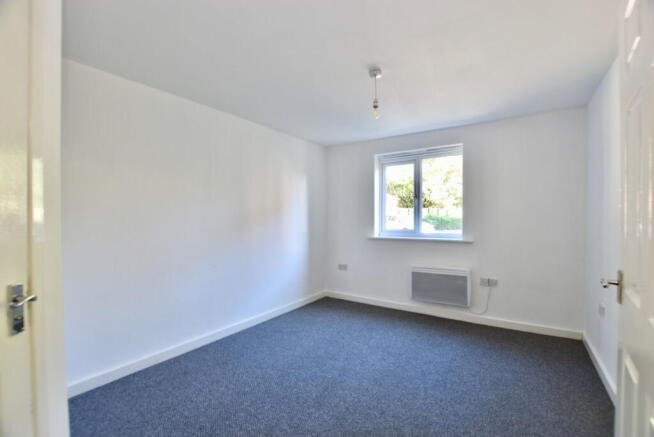 2 bed Ground Flat for sale Image 4